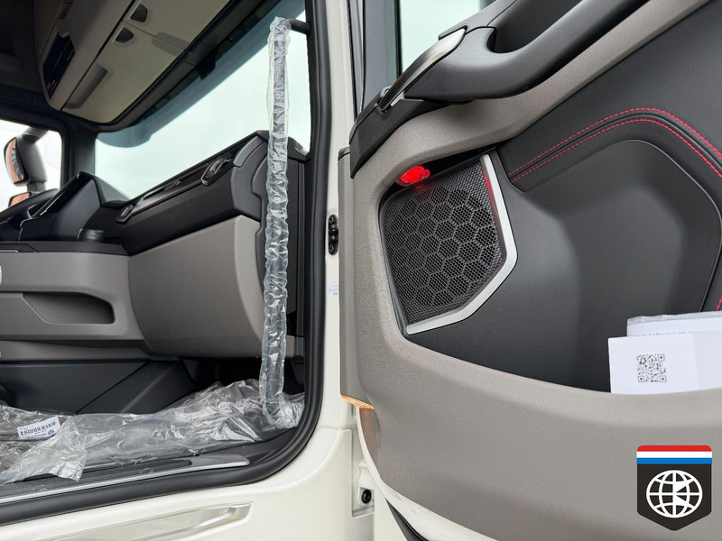 Scania 590 S 6X2/4 - Full air - Retarder PTO - SLIDE fifth wheel - King of the Road - 트랙터 유닛 : 사진 4 Scania 590 S 6X2/4 - Full air - Retarder PTO - SLIDE fifth wheel - King of the Road - 트랙터 유닛 : 사진 4