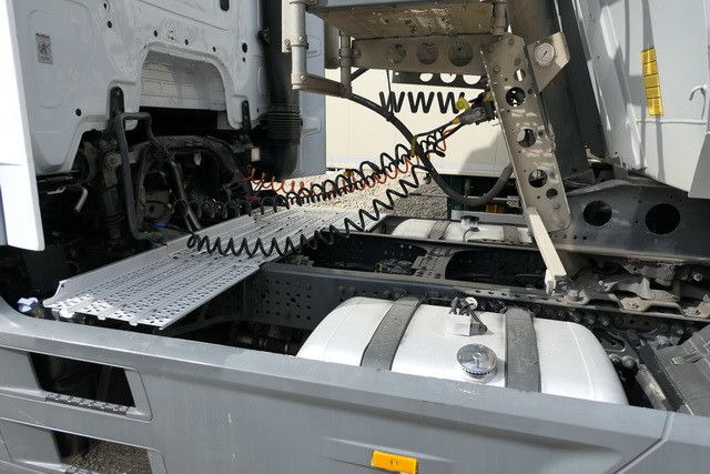 Mercedes-Benz 1843 LS Actros, MP4, Retarder, 2x Tank, Spoiler - 트랙터 유닛 : 사진 3 Mercedes-Benz 1843 LS Actros, MP4, Retarder, 2x Tank, Spoiler - 트랙터 유닛 : 사진 3