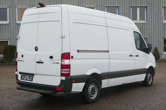 Mercedes-Benz 213 CDI Sprinter 4x2, Klima, 3. Sitz, Holzausbau - 소형 밴 : 사진 4 Mercedes-Benz 213 CDI Sprinter 4x2, Klima, 3. Sitz, Holzausbau - 소형 밴 : 사진 4