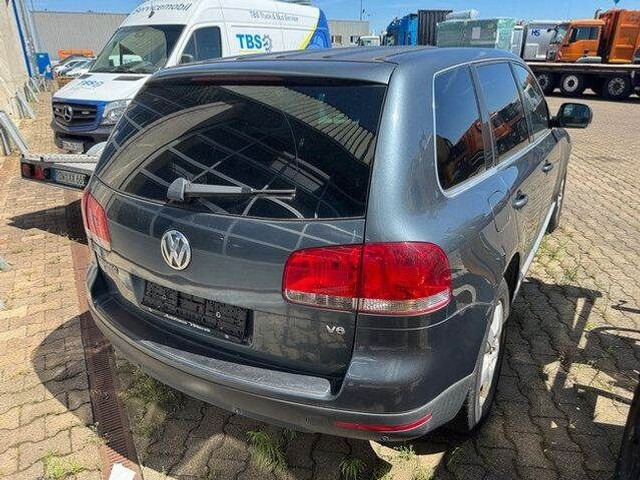 Volkswagen Touareg 3.2 V6/ GETRIEBESCHADEN /Motor läuft! - 플랫베드 밴 : 사진 2 Volkswagen Touareg 3.2 V6/ GETRIEBESCHADEN /Motor läuft! - 플랫베드 밴 : 사진 2