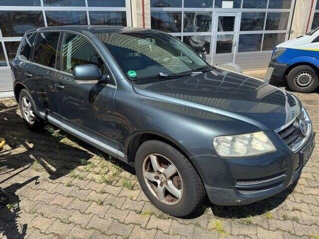 Volkswagen Touareg 3.2 V6/ GETRIEBESCHADEN /Motor läuft! - 플랫베드 밴 : 사진 3 Volkswagen Touareg 3.2 V6/ GETRIEBESCHADEN /Motor läuft! - 플랫베드 밴 : 사진 3