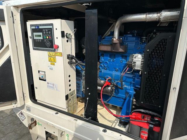 Wilson P33-2 Stromgenrator, 33kVA, Perkins, TOP - 발전기 세트 : 사진 5 Wilson P33-2 Stromgenrator, 33kVA, Perkins, TOP - 발전기 세트 : 사진 5