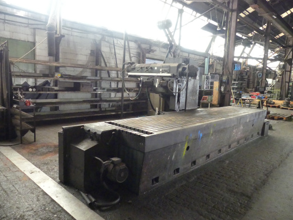 Fraiseuse universelle CNC 3 axes Huron RU 881 - 밀링 머신 : 사진 2 Fraiseuse universelle CNC 3 axes Huron RU 881 - 밀링 머신 : 사진 2