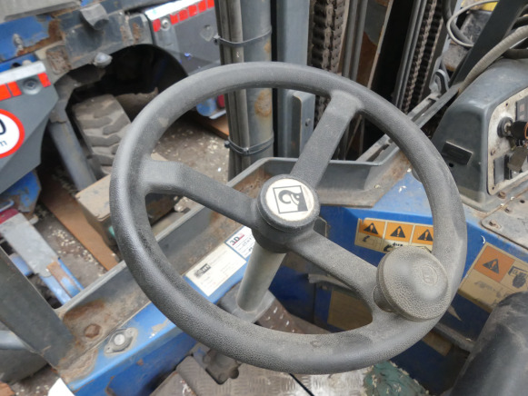 REF:6925 - Chariot élévateur Moffet M4 25.3 - 트럭 장착 지게차 : 사진 4 REF:6925 - Chariot élévateur Moffet M4 25.3 - 트럭 장착 지게차 : 사진 4