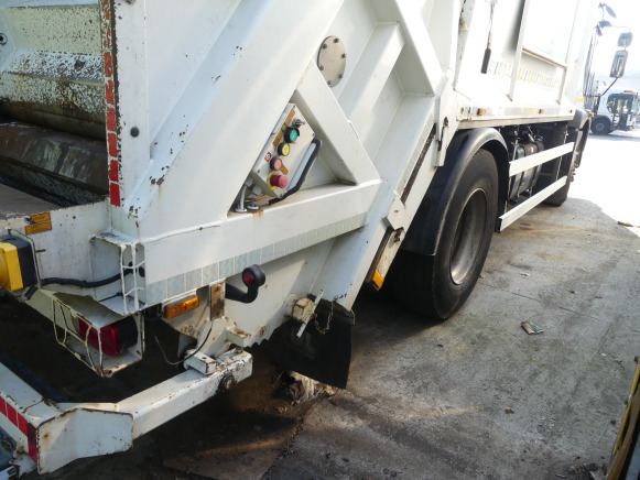 REF:8490 - Camion poubelle Renault Access (2014-236.794 km) - 쓰레기차 : 사진 4 REF:8490 - Camion poubelle Renault Access (2014-236.794 km) - 쓰레기차 : 사진 4