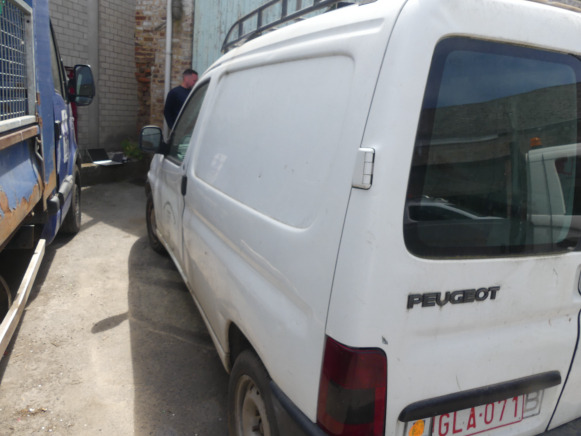 Utilitaire Peugeot Partner (1999-186.581 km) - 차량 : 사진 5 Utilitaire Peugeot Partner (1999-186.581 km) - 차량 : 사진 5