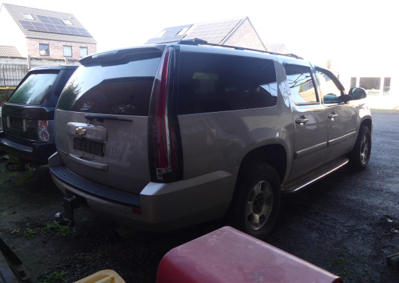 Voiture Chevrolet Suburban (2006-355.000 km) Numéro de châssis : 1GNFK16327J170092 - Kilométrage : 355000 - 콤비 밴 : 사진 3 Voiture Chevrolet Suburban (2006-355.000 km) Numéro de châssis : 1GNFK16327J170092 - Kilométrage : 355000 - 콤비 밴 : 사진 3