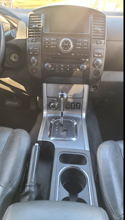 Voiture tout terrain Nissan Navara V6 - 차량 : 사진 4 Voiture tout terrain Nissan Navara V6 - 차량 : 사진 4