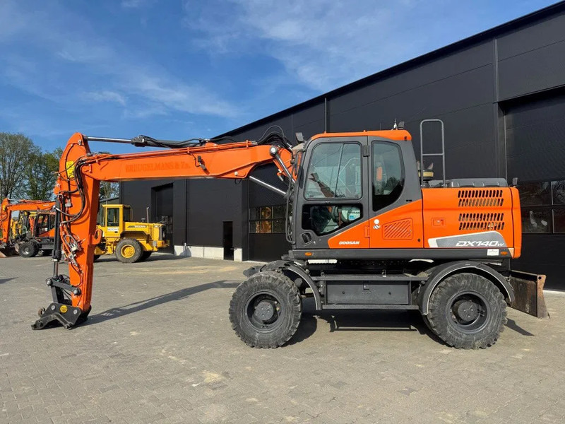 Doosan DX140-5 2018 - 휠 굴삭기 : 사진 1 Doosan DX140-5 2018 - 휠 굴삭기 : 사진 1