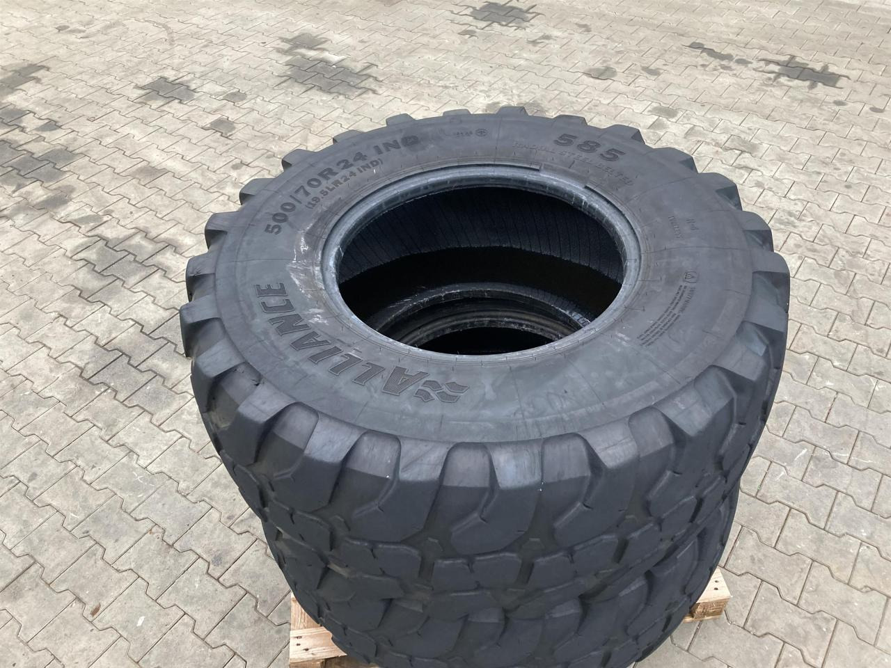 Alliance 500/70R24 - 타이어 농업용 기계 용 : 사진 4 Alliance 500/70R24 - 타이어 농업용 기계 용 : 사진 4