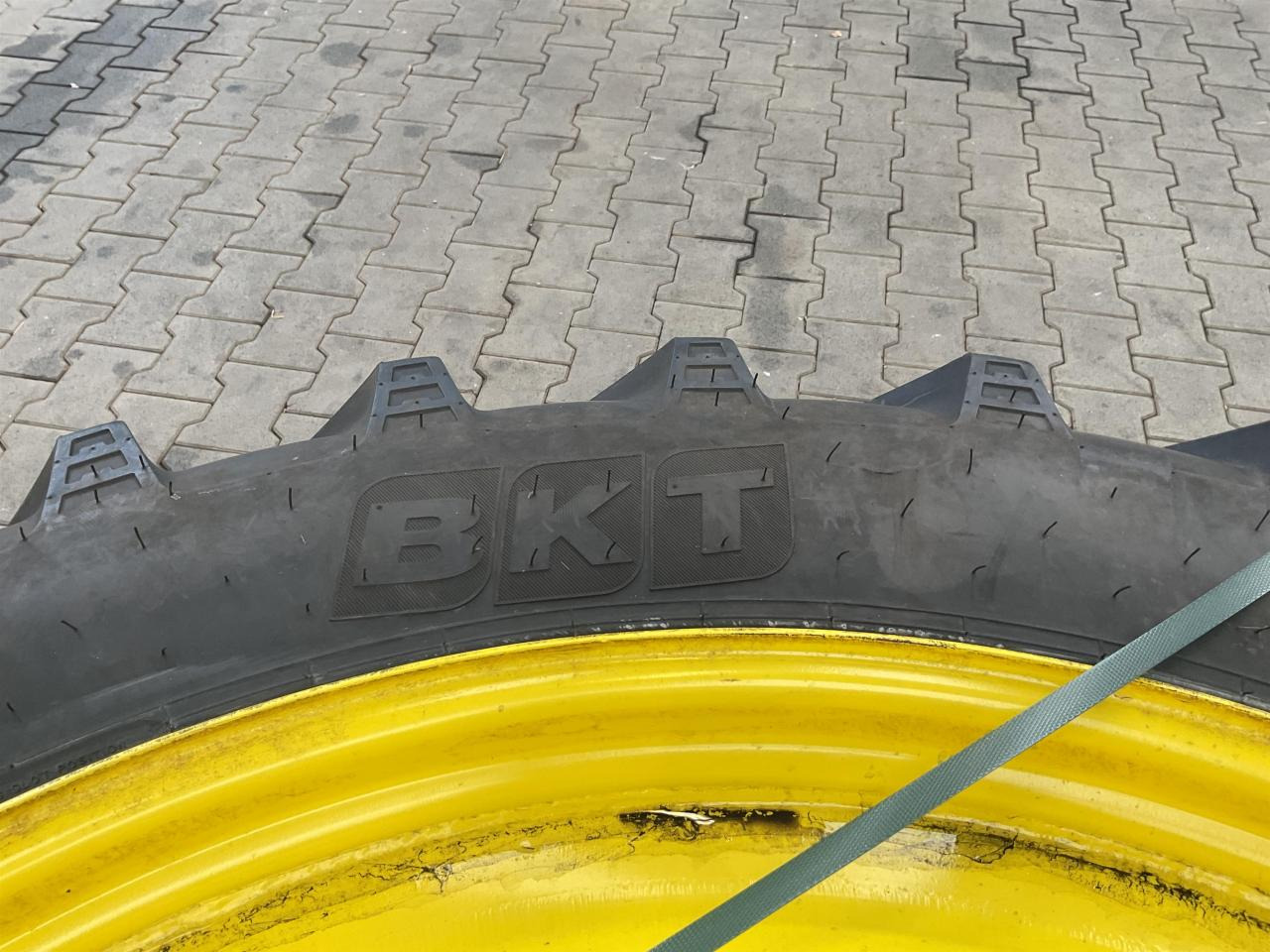 BKT 340/85R48 - 타이어 농업용 기계 용 : 사진 4 BKT 340/85R48 - 타이어 농업용 기계 용 : 사진 4