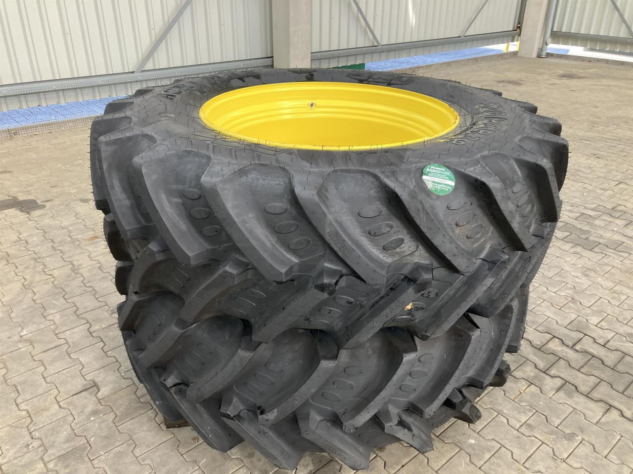BKT 520/85R38 - 타이어 농업용 기계 용 : 사진 1 BKT 520/85R38 - 타이어 농업용 기계 용 : 사진 1
