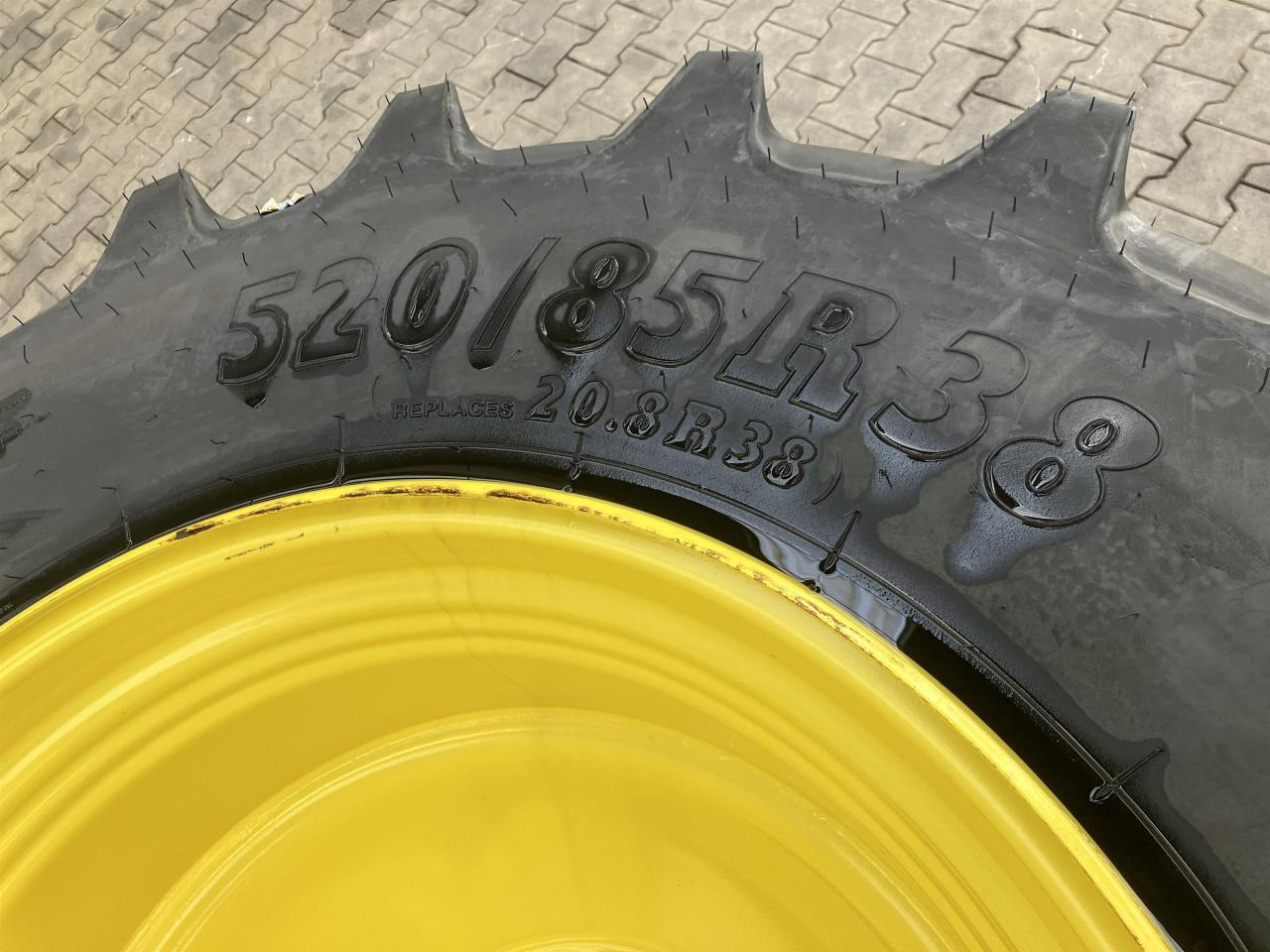 BKT 520/85R38 - 타이어 농업용 기계 용 : 사진 2 BKT 520/85R38 - 타이어 농업용 기계 용 : 사진 2