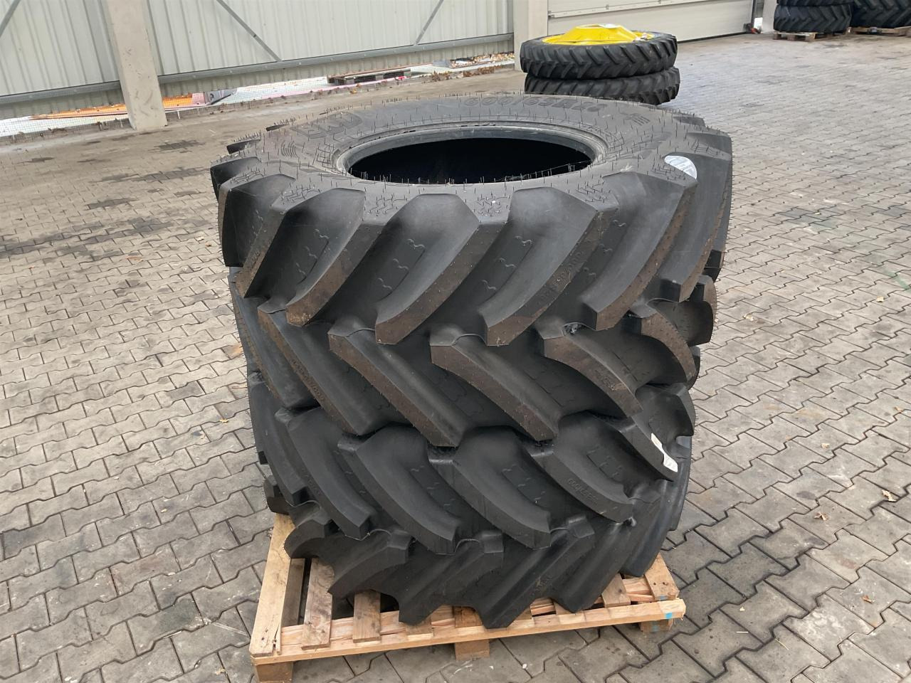 BKT 600/65R28 - 타이어 농업용 기계 용 : 사진 1 BKT 600/65R28 - 타이어 농업용 기계 용 : 사진 1