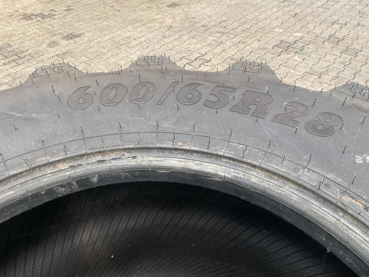 BKT 600/65R28 - 타이어 농업용 기계 용 : 사진 2 BKT 600/65R28 - 타이어 농업용 기계 용 : 사진 2