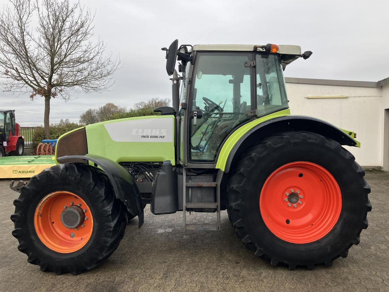 CLAAS Ares 696 RZ - 장궤형 트랙터 : 사진 2 CLAAS Ares 696 RZ - 장궤형 트랙터 : 사진 2