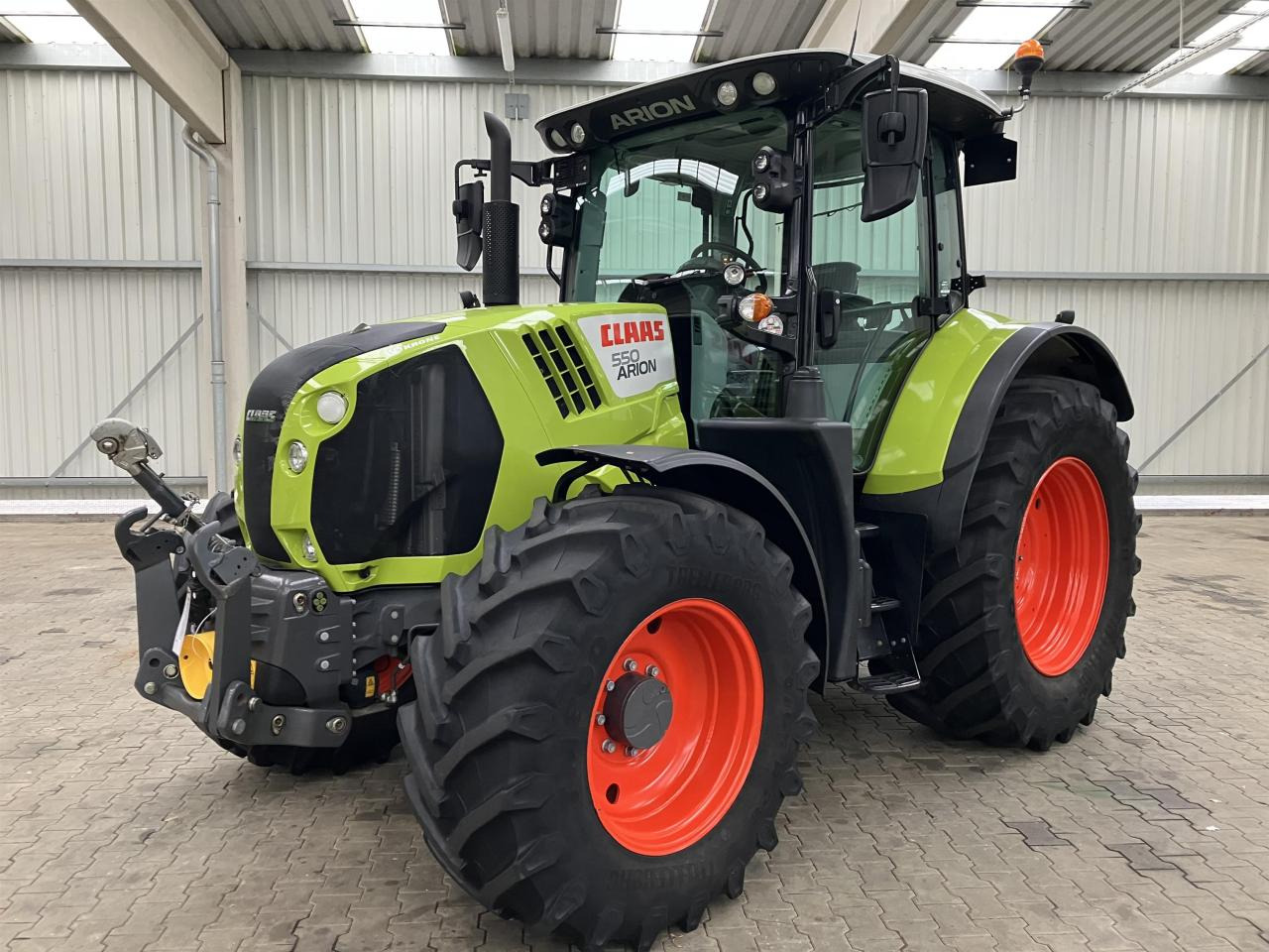 CLAAS Arion 550 - 장궤형 트랙터 : 사진 1 CLAAS Arion 550 - 장궤형 트랙터 : 사진 1