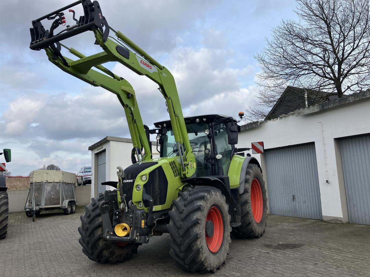 CLAAS Arion 660 C Matic - 장궤형 트랙터 : 사진 1 CLAAS Arion 660 C Matic - 장궤형 트랙터 : 사진 1
