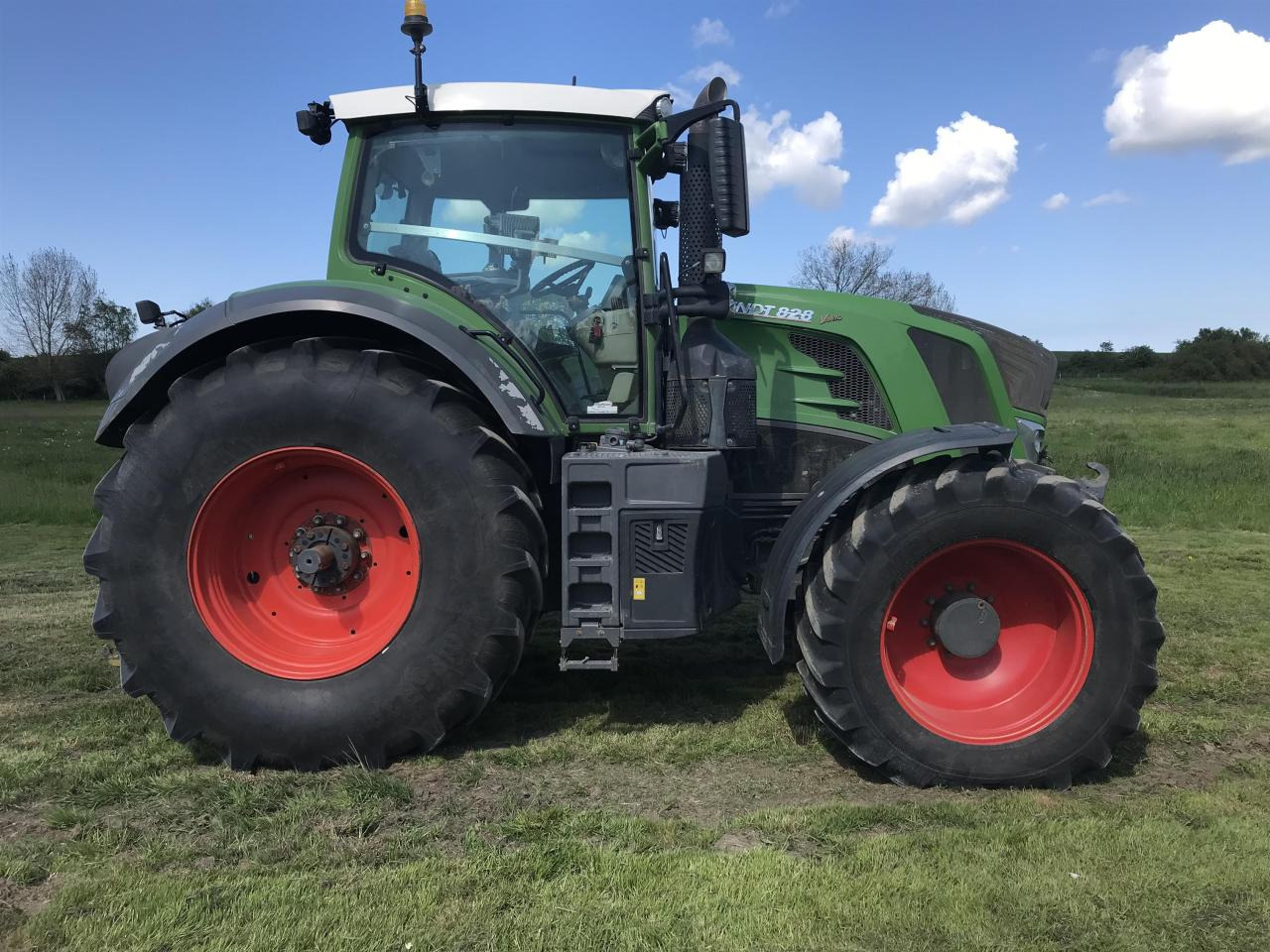 Fendt 828 Vario - 장궤형 트랙터 : 사진 2 Fendt 828 Vario - 장궤형 트랙터 : 사진 2
