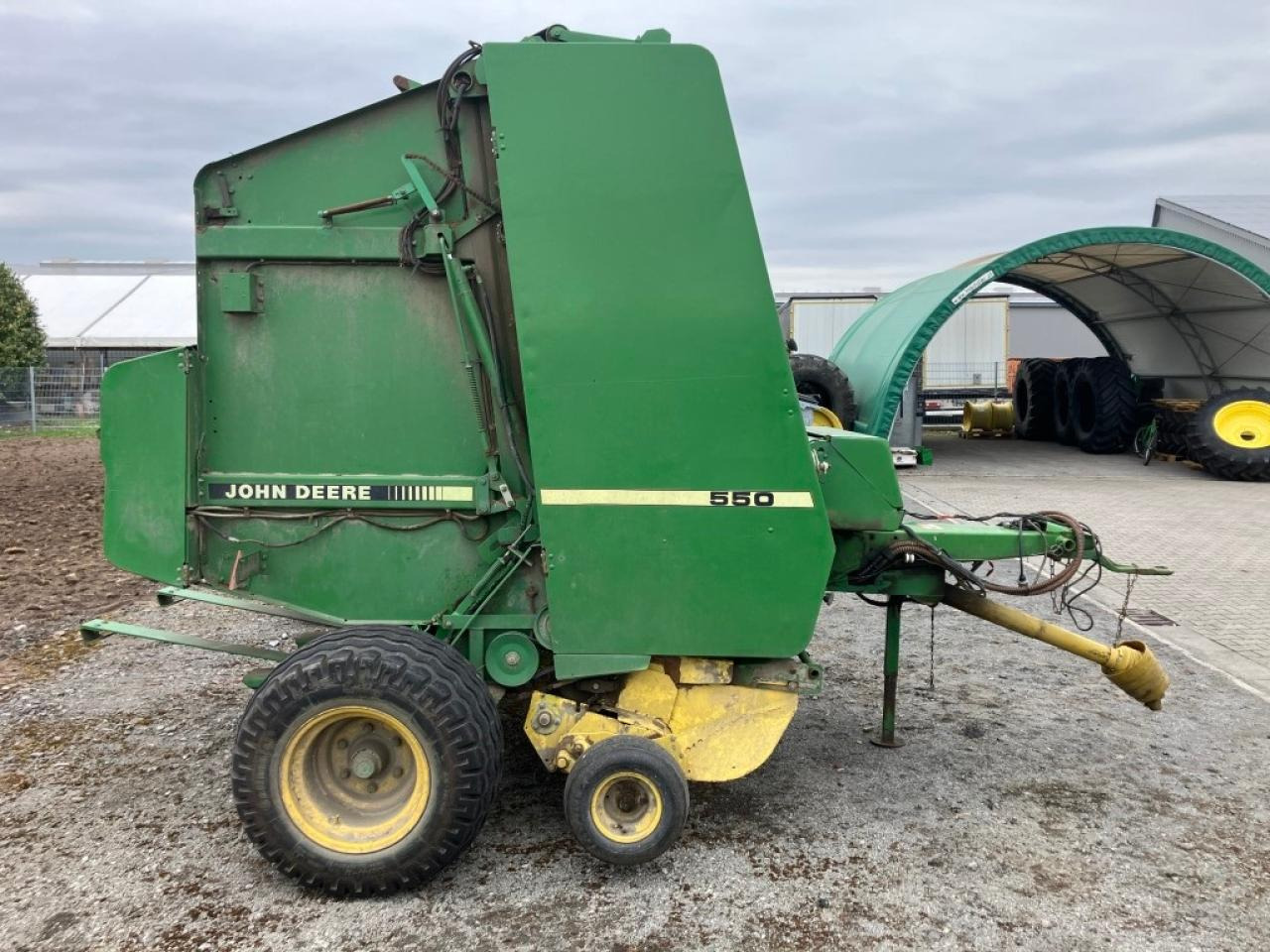 John Deere 550 - 원형 베일러 : 사진 3 John Deere 550 - 원형 베일러 : 사진 3