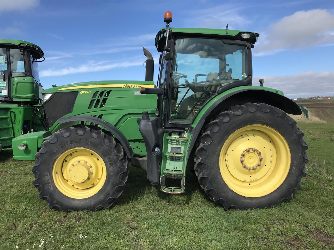 John Deere 6195R - 장궤형 트랙터 : 사진 1 John Deere 6195R - 장궤형 트랙터 : 사진 1
