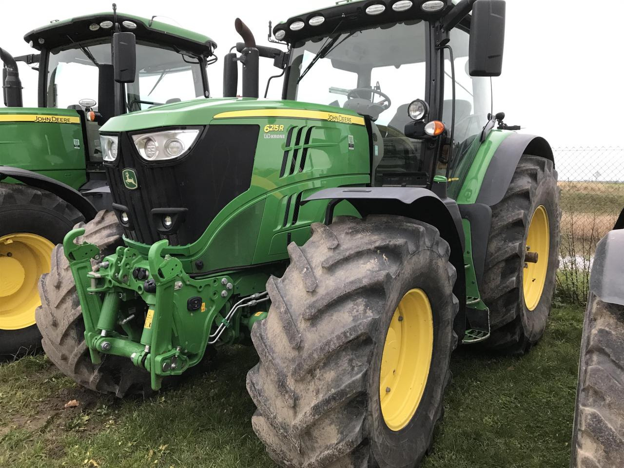 John Deere 6215R - 장궤형 트랙터 : 사진 1 John Deere 6215R - 장궤형 트랙터 : 사진 1