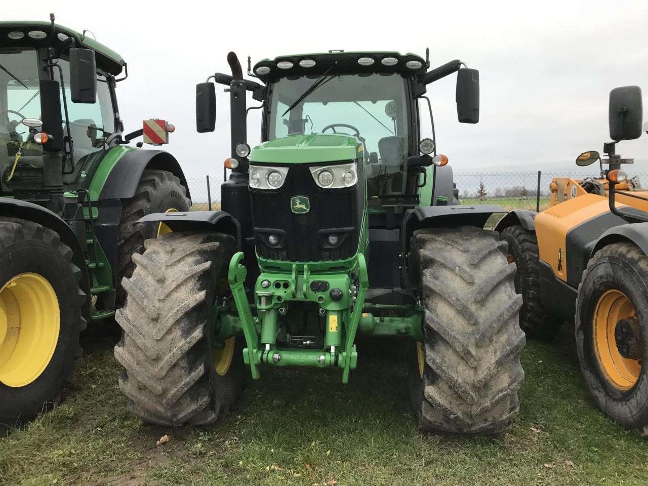 John Deere 6215R - 장궤형 트랙터 : 사진 3 John Deere 6215R - 장궤형 트랙터 : 사진 3