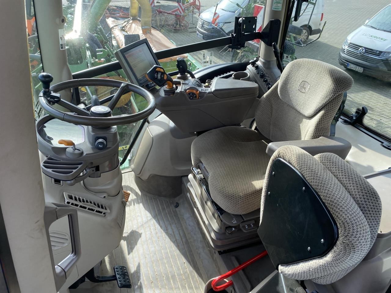 John Deere 6215R - 장궤형 트랙터 : 사진 4 John Deere 6215R - 장궤형 트랙터 : 사진 4