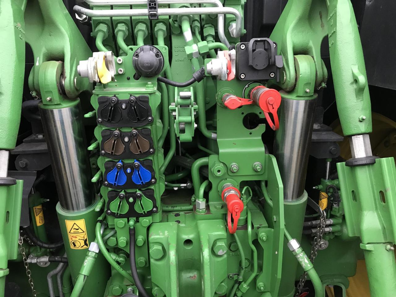 John Deere 6215R - 장궤형 트랙터 : 사진 5 John Deere 6215R - 장궤형 트랙터 : 사진 5