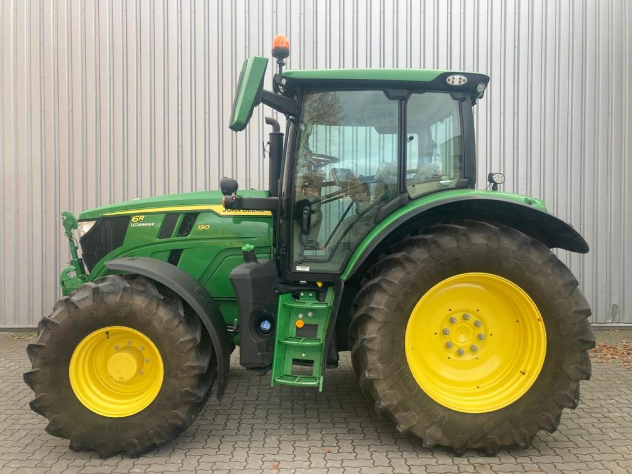 John Deere 6R 130 - 장궤형 트랙터 : 사진 1 John Deere 6R 130 - 장궤형 트랙터 : 사진 1