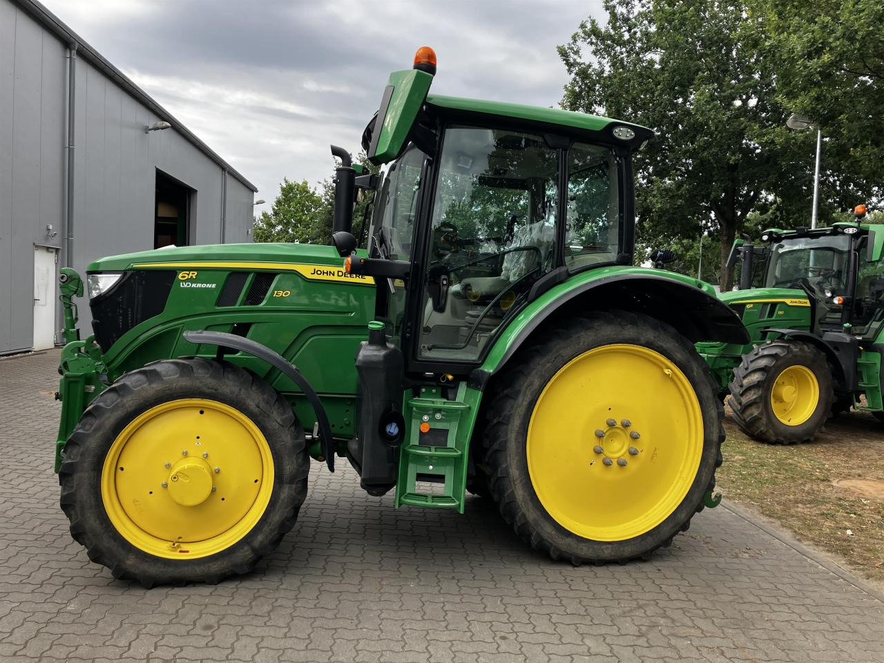 John Deere 6R 130 - 장궤형 트랙터 : 사진 1 John Deere 6R 130 - 장궤형 트랙터 : 사진 1