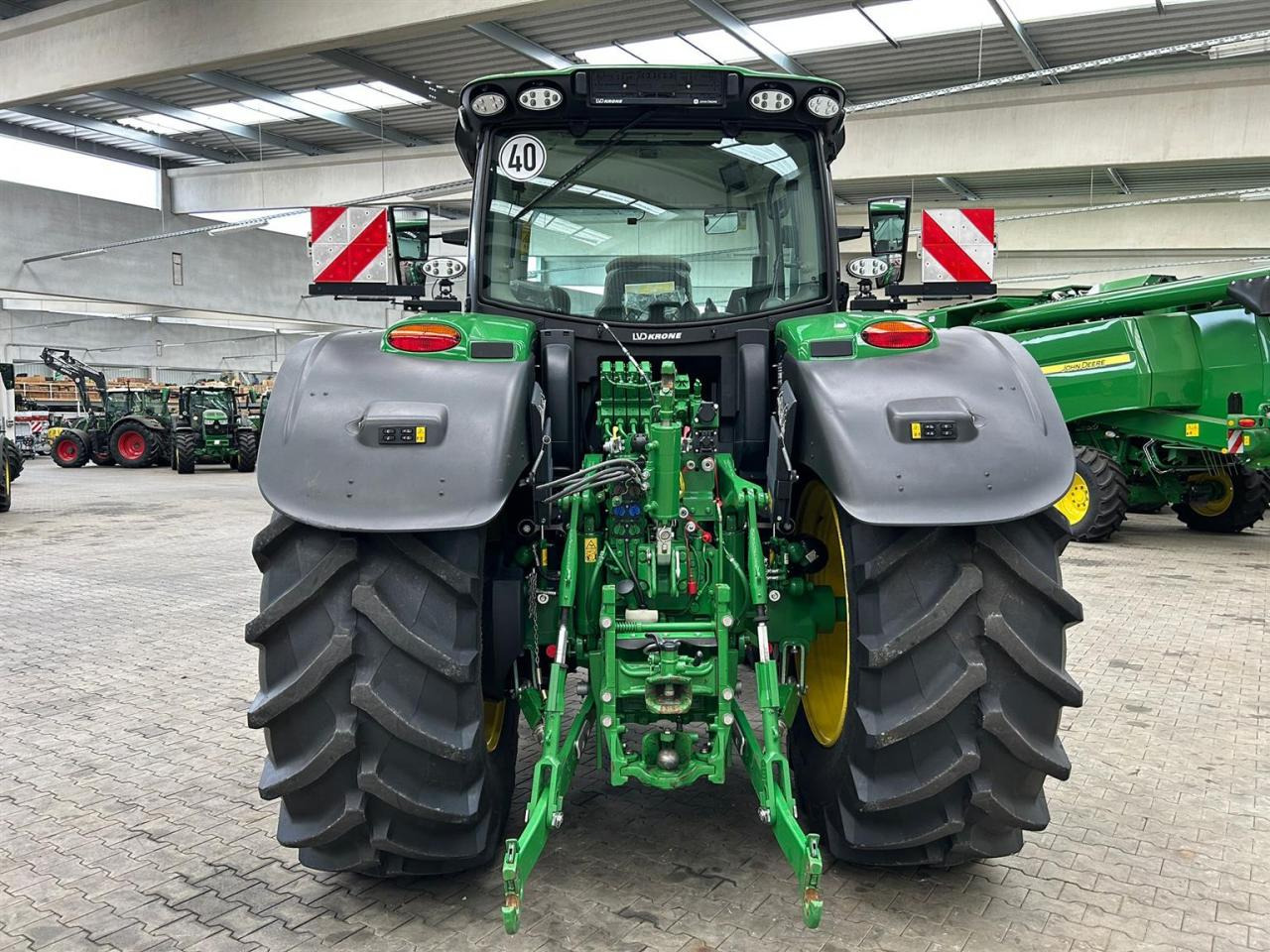 John Deere 6R 215 - 장궤형 트랙터 : 사진 3 John Deere 6R 215 - 장궤형 트랙터 : 사진 3