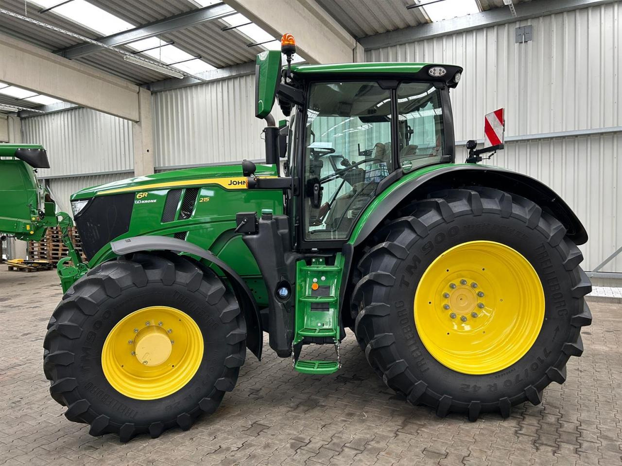 John Deere 6R 215 - 장궤형 트랙터 : 사진 4 John Deere 6R 215 - 장궤형 트랙터 : 사진 4