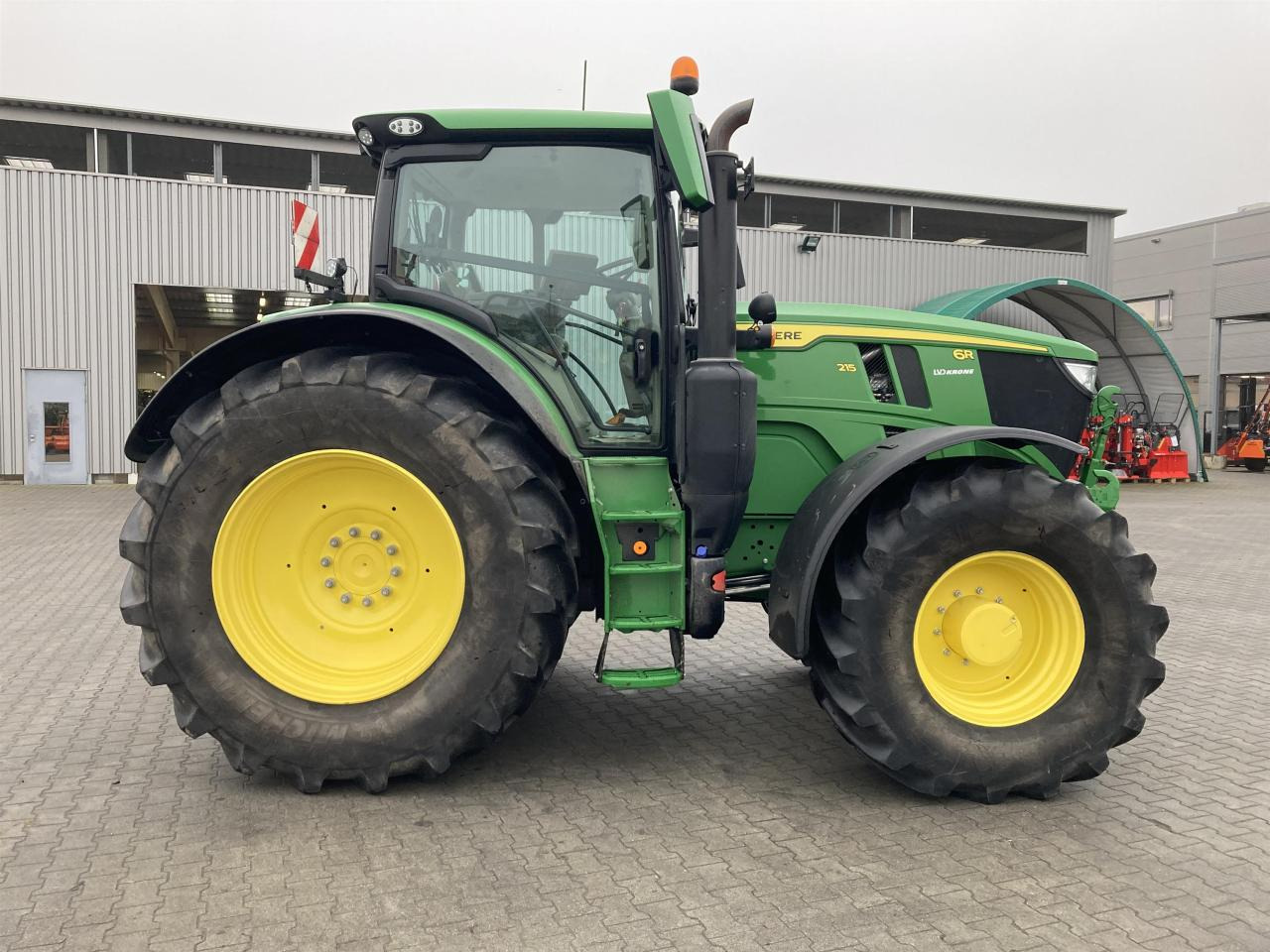 John Deere 6R 215 - 장궤형 트랙터 : 사진 4 John Deere 6R 215 - 장궤형 트랙터 : 사진 4