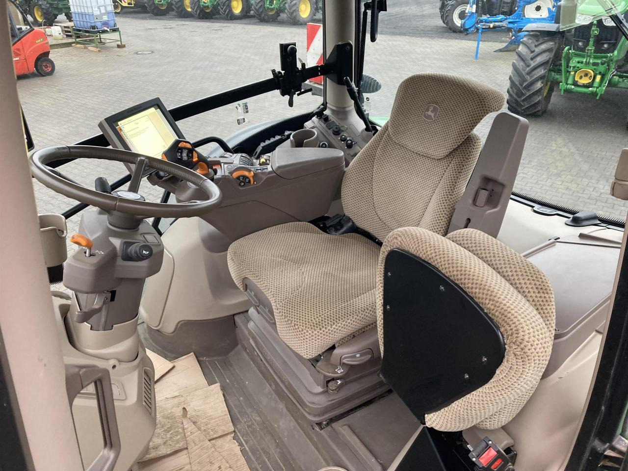 John Deere 6R 215 - 장궤형 트랙터 : 사진 5 John Deere 6R 215 - 장궤형 트랙터 : 사진 5