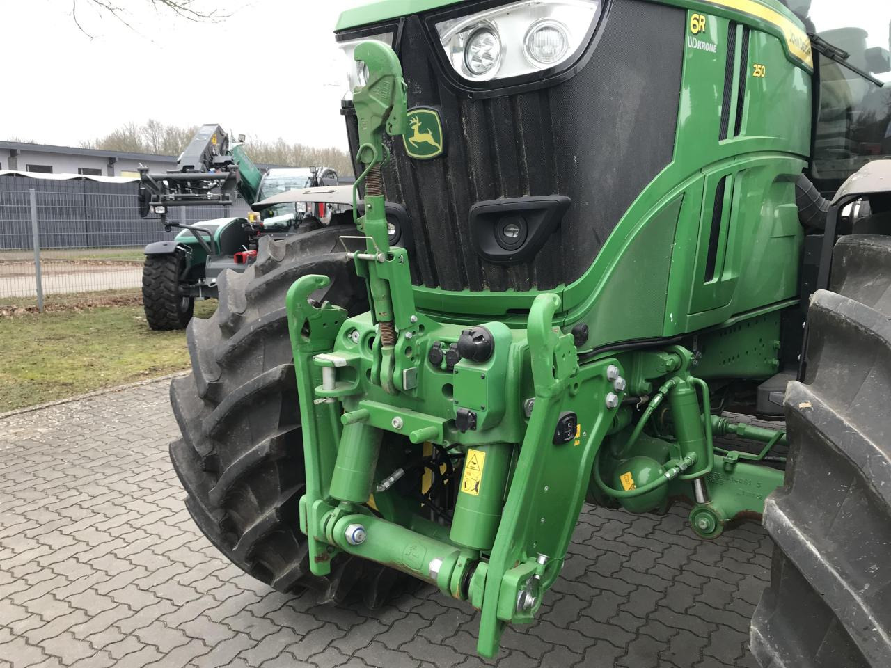 John Deere 6R 250 - 장궤형 트랙터 : 사진 4 John Deere 6R 250 - 장궤형 트랙터 : 사진 4