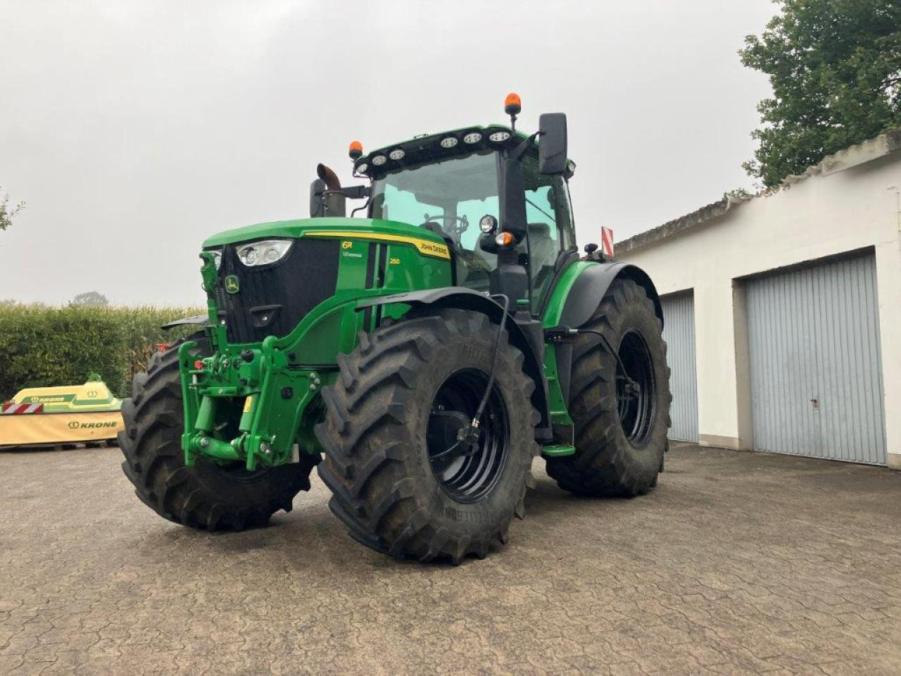 John Deere 6R 250 - 장궤형 트랙터 : 사진 1 John Deere 6R 250 - 장궤형 트랙터 : 사진 1
