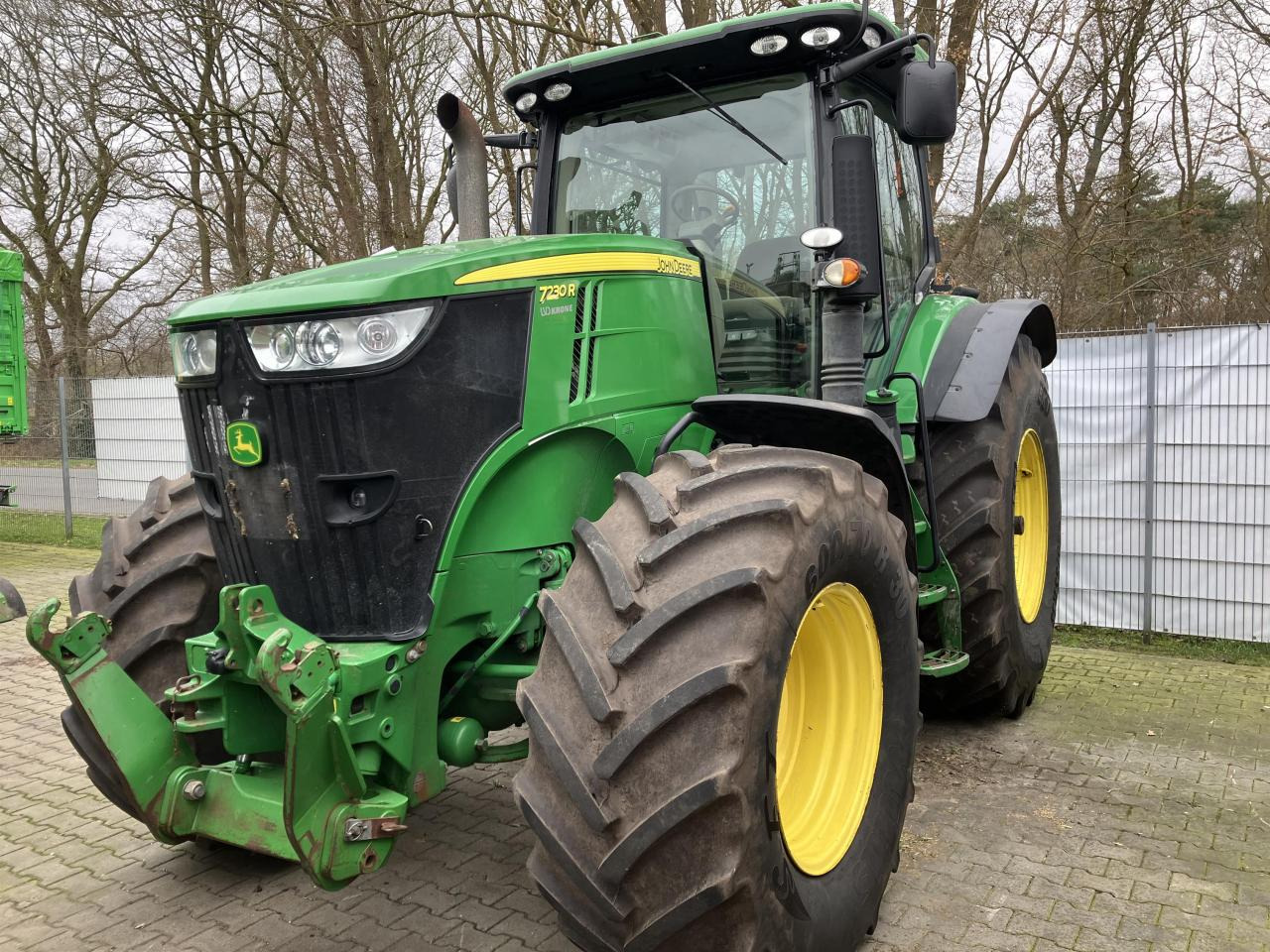 John Deere 7230R - 장궤형 트랙터 : 사진 1 John Deere 7230R - 장궤형 트랙터 : 사진 1