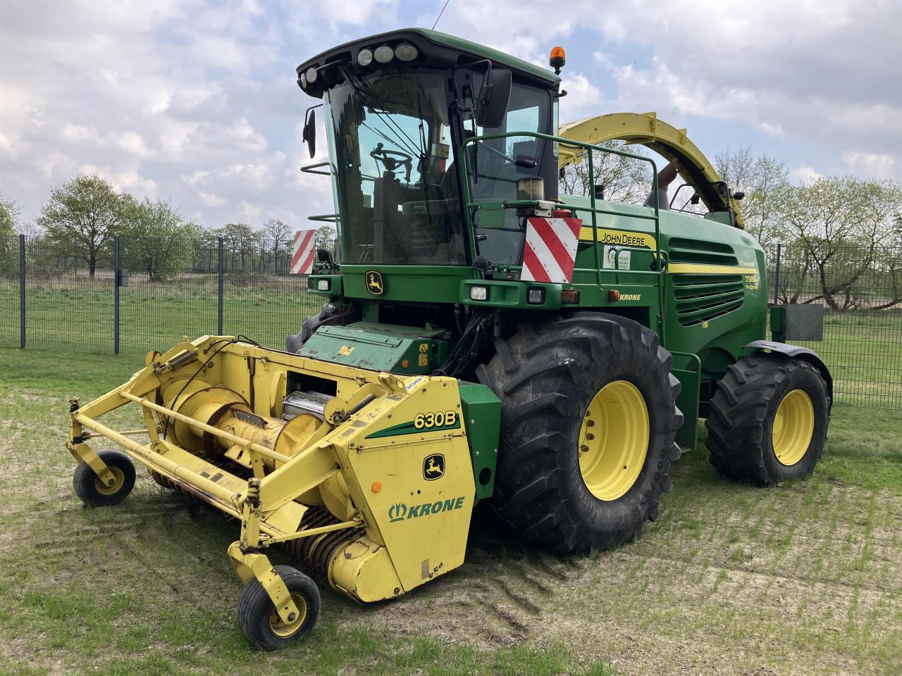 John Deere 7380 - 견인식 목초수확기 : 사진 1 John Deere 7380 - 견인식 목초수확기 : 사진 1