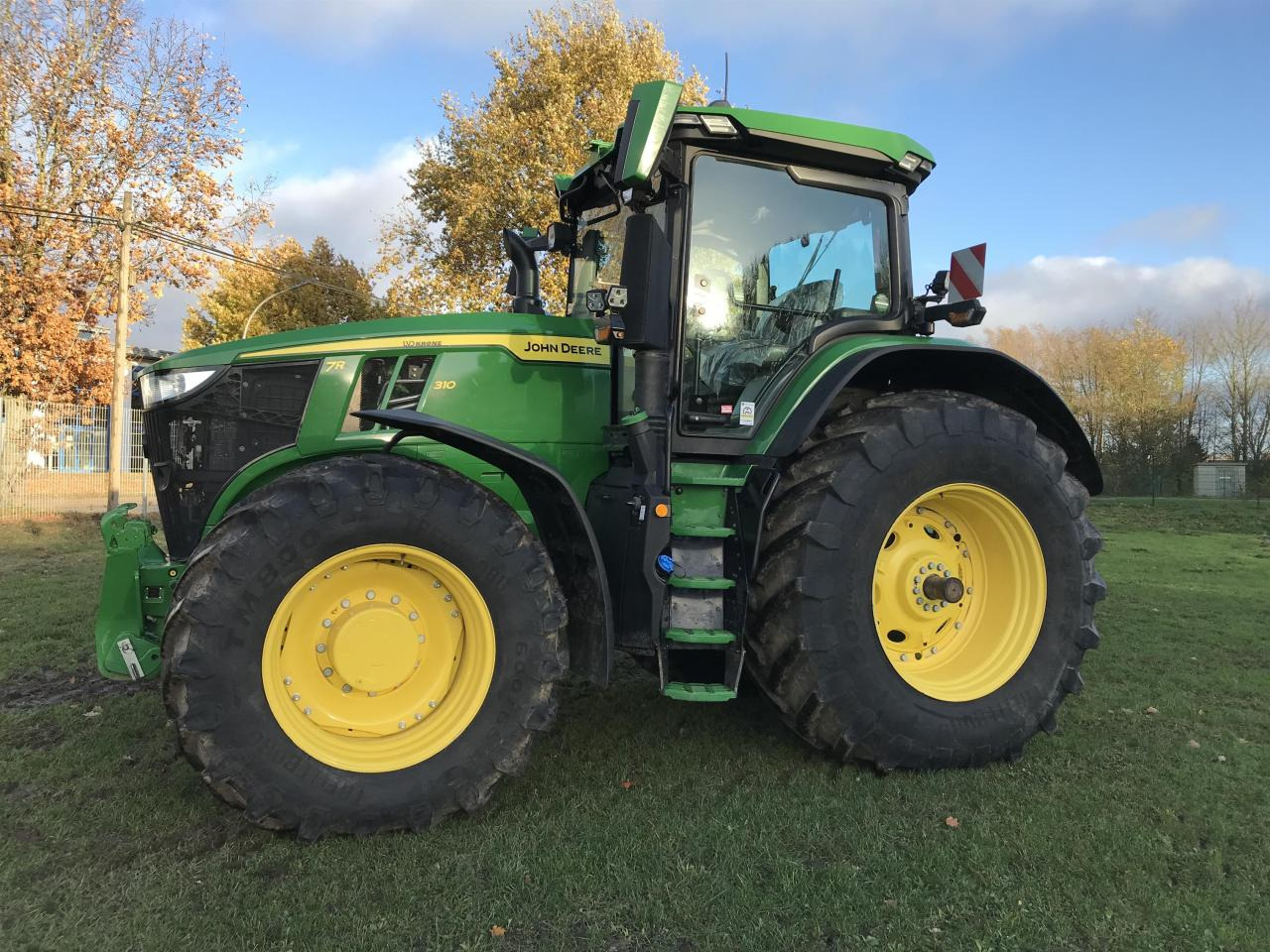John Deere 7R 310 - 장궤형 트랙터 : 사진 1 John Deere 7R 310 - 장궤형 트랙터 : 사진 1