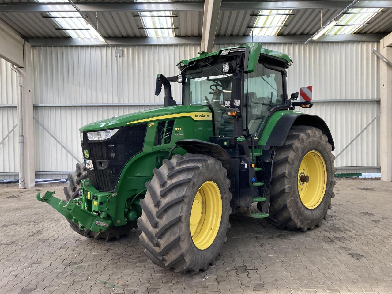 John Deere 7R 330 - 장궤형 트랙터 : 사진 1 John Deere 7R 330 - 장궤형 트랙터 : 사진 1