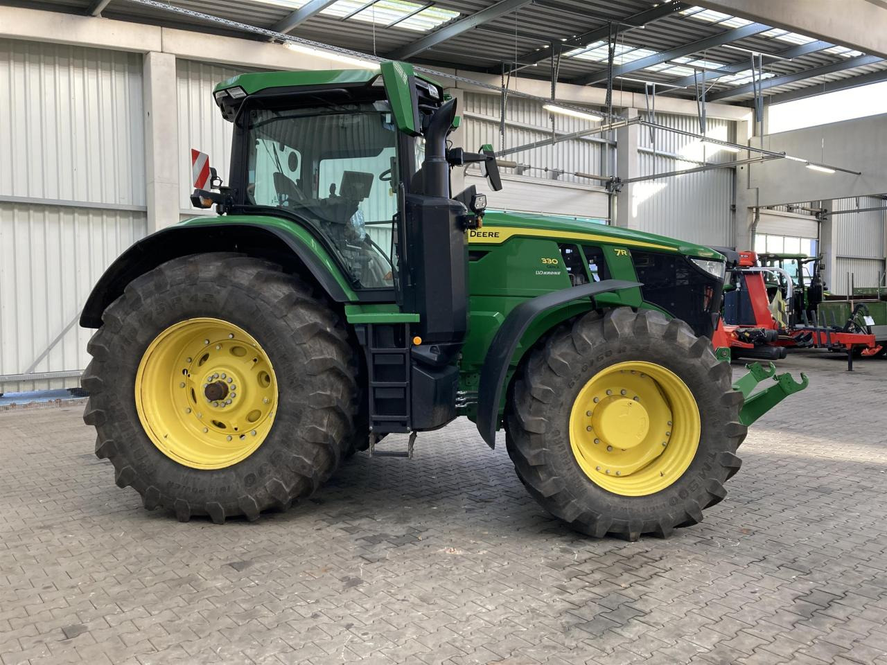 John Deere 7R 330 - 장궤형 트랙터 : 사진 5 John Deere 7R 330 - 장궤형 트랙터 : 사진 5