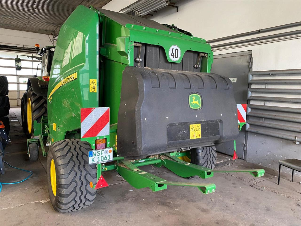John Deere V451M MaxiCut 13 - 원형 베일러 : 사진 4 John Deere V451M MaxiCut 13 - 원형 베일러 : 사진 4