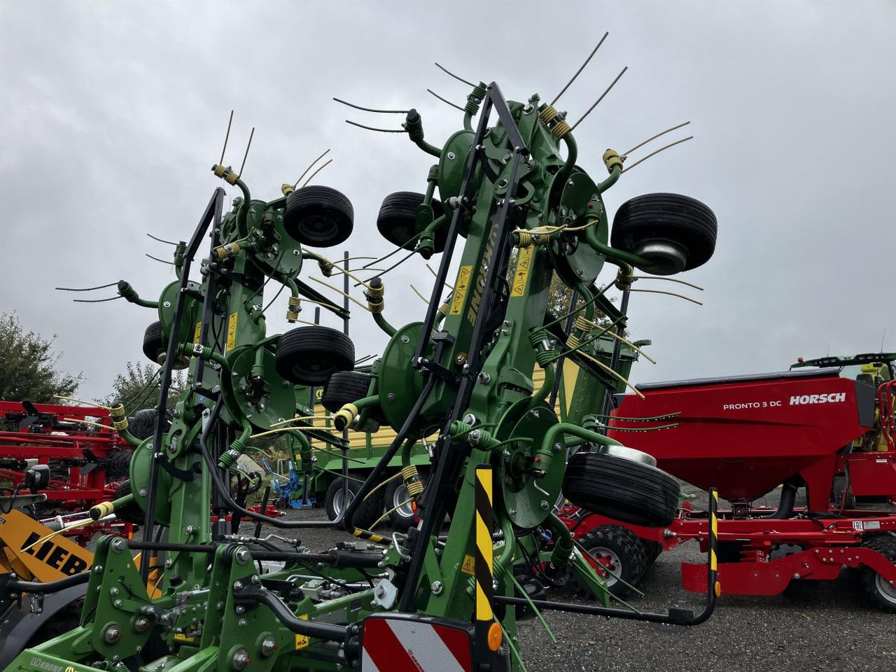 Krone Vendro T 1020 - 반전기/ 레이크 : 사진 3 Krone Vendro T 1020 - 반전기/ 레이크 : 사진 3