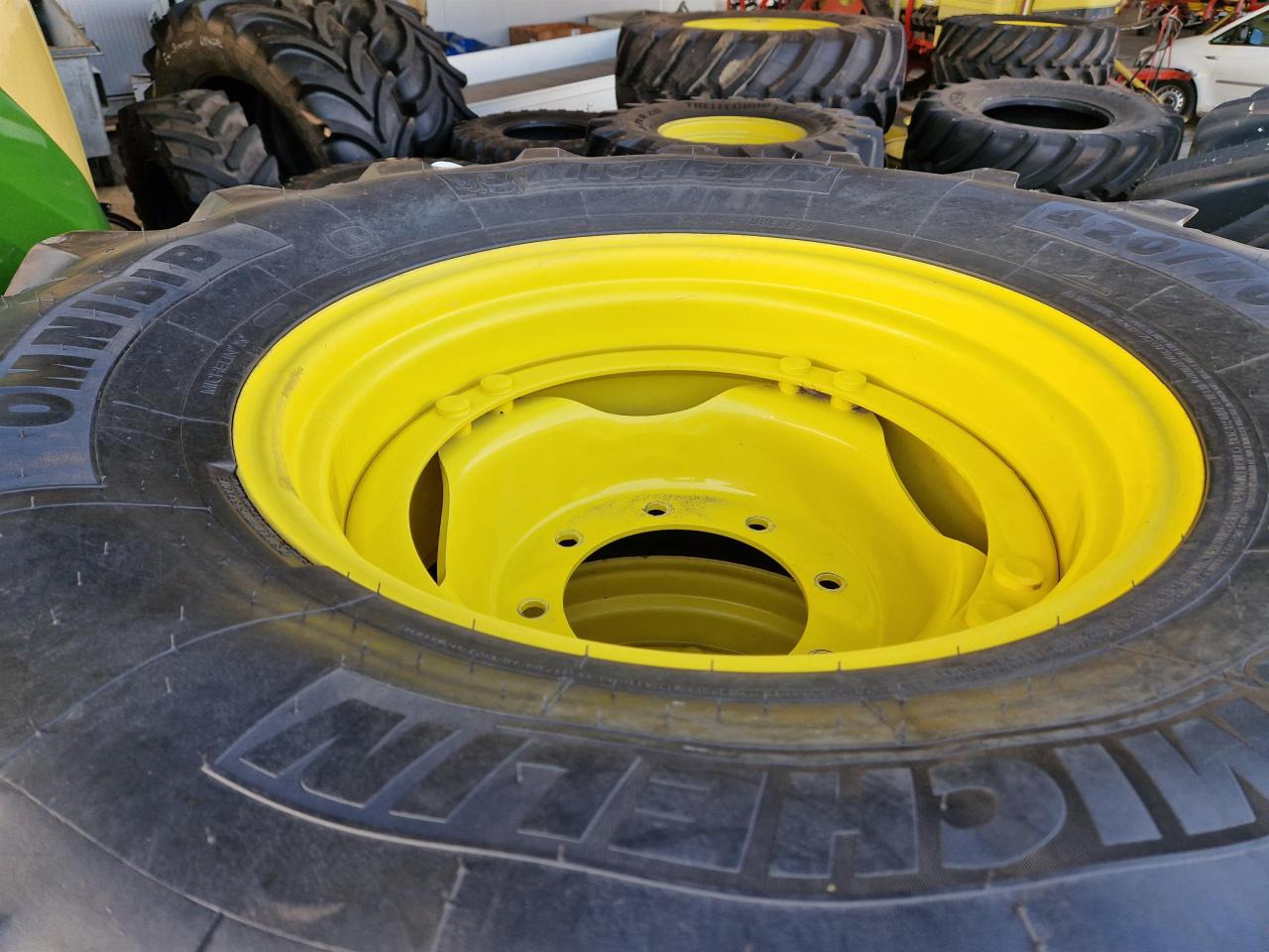 Michelin 420/70R24 - 타이어 농업용 기계 용 : 사진 2 Michelin 420/70R24 - 타이어 농업용 기계 용 : 사진 2