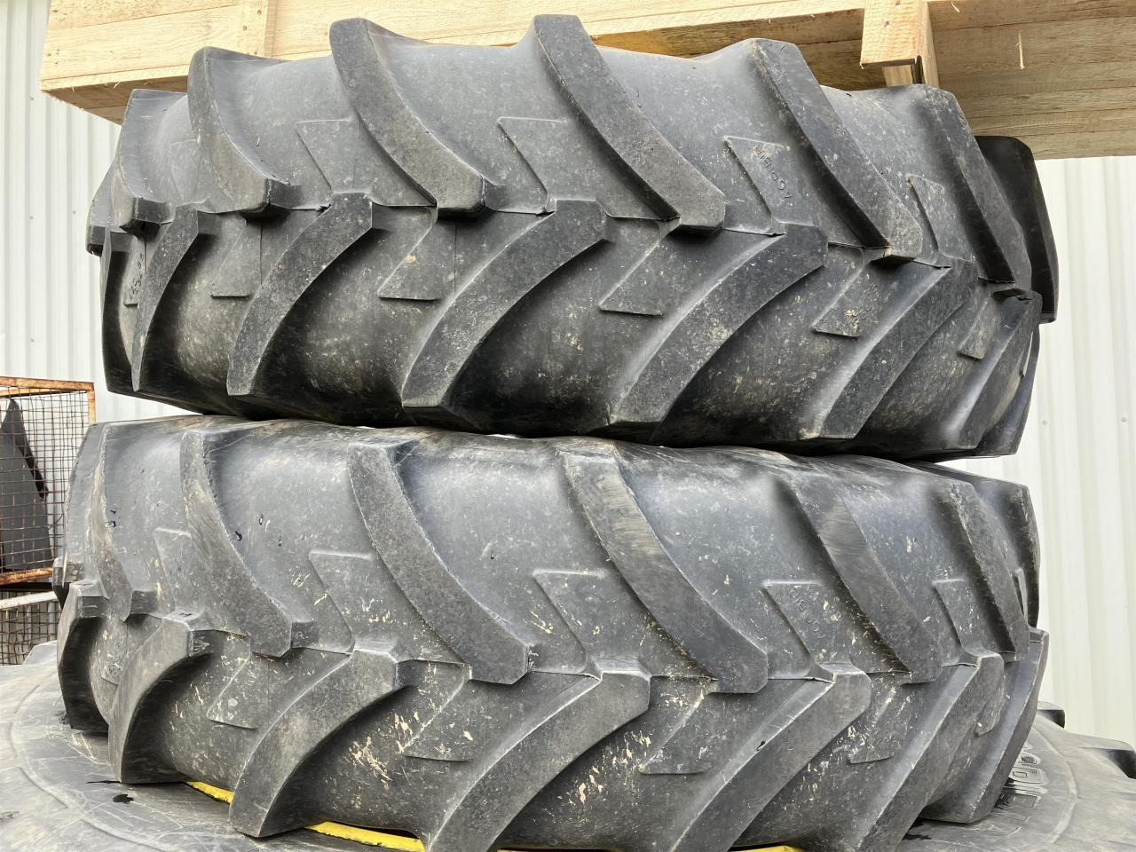 Michelin 420/85R34 - 타이어 농업용 기계 용 : 사진 2 Michelin 420/85R34 - 타이어 농업용 기계 용 : 사진 2
