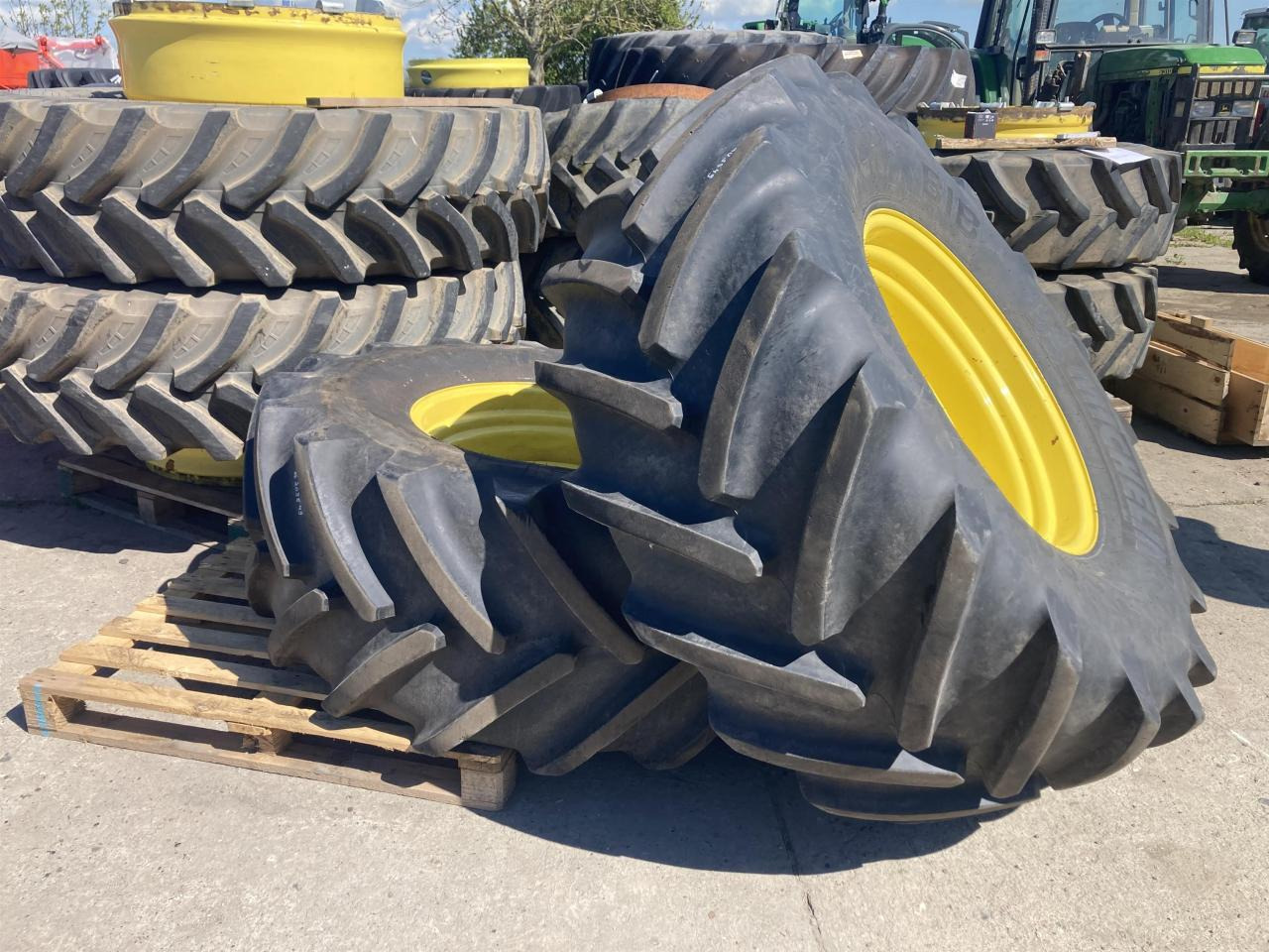Michelin 600/70R30 - 타이어 농업용 기계 용 : 사진 1 Michelin 600/70R30 - 타이어 농업용 기계 용 : 사진 1