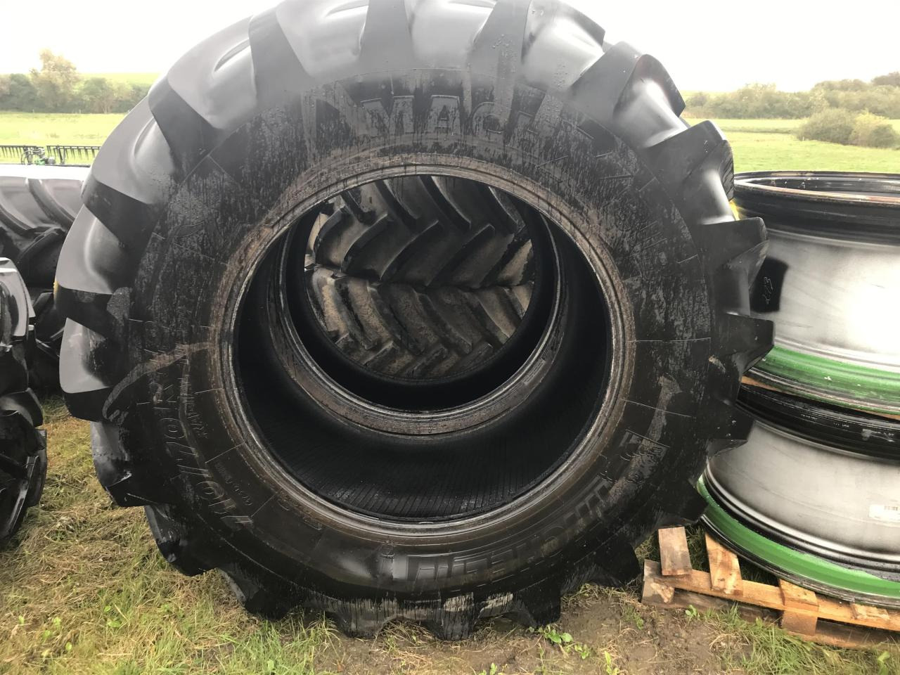 Michelin 710/70R42 - 타이어 농업용 기계 용 : 사진 4 Michelin 710/70R42 - 타이어 농업용 기계 용 : 사진 4