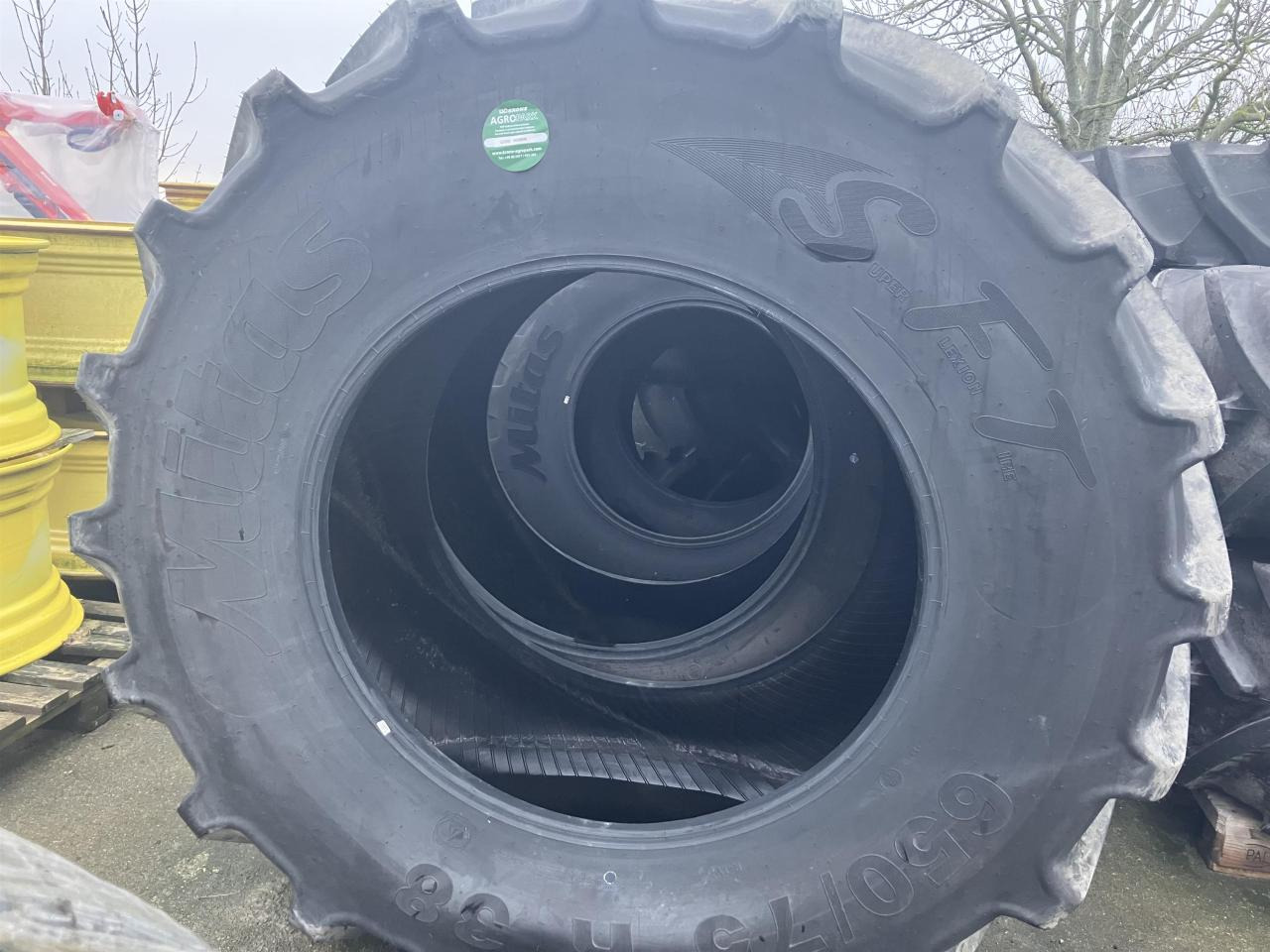 Mitas 650/75R38 - 타이어 농업용 기계 용 : 사진 1 Mitas 650/75R38 - 타이어 농업용 기계 용 : 사진 1