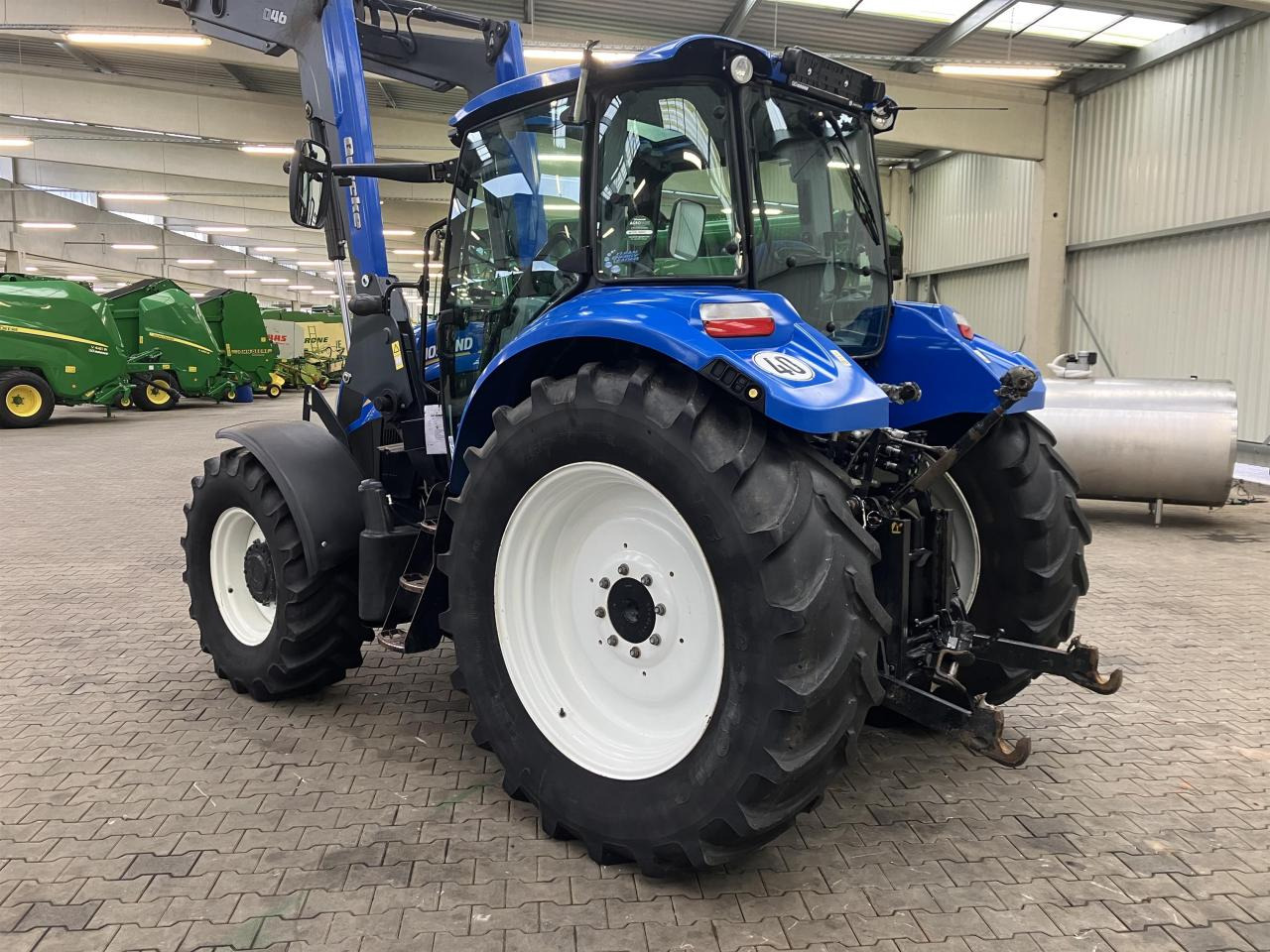 New Holland T 5.105 - 장궤형 트랙터 : 사진 5 New Holland T 5.105 - 장궤형 트랙터 : 사진 5
